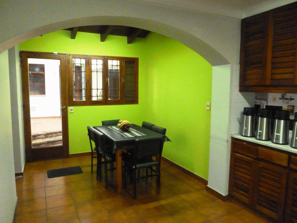Hostel De Los Artistas Mendoza Exterior photo